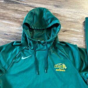 NDSU Bison hoodie NIKE Dri-Fit. *NWT* = softball;  Size medium